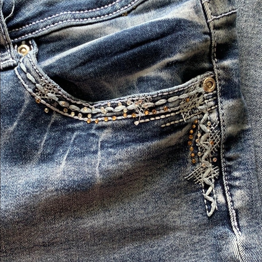 Revolt Capris - Picture 5 of 7